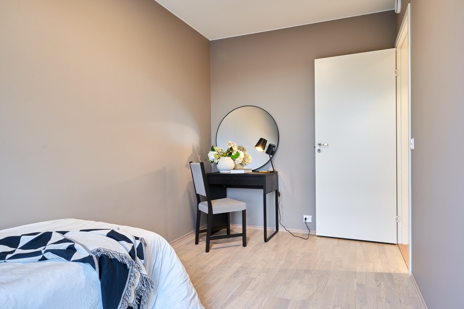 Soverommene ventileres med ballansert ventilasjon, noe som gir veldig godt inneklima. Galleribilde