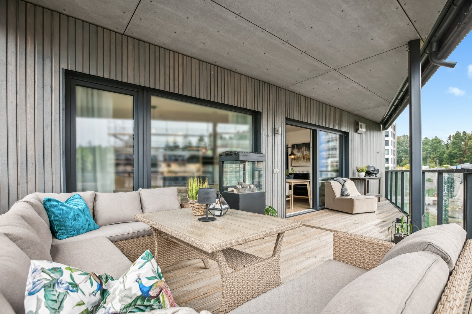 Denne stilrene 4-romsleiligheten fra 2022 byr på en moderne og komfortabel boopplevelse. Galleribilde