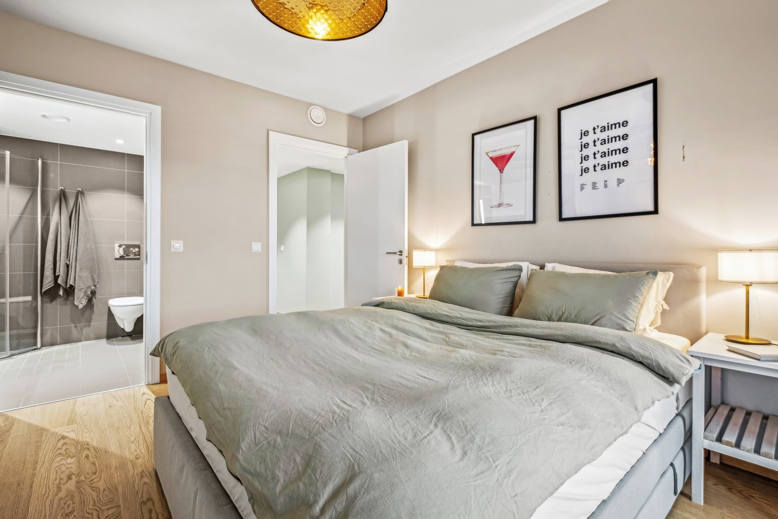 Soverommene er malt i lyse farger som gjør det enkelt å sette sitt eget preg. Galleribilde