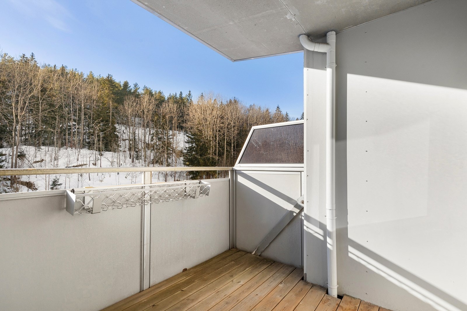 Koselig balkong med nyere platting Galleribilde