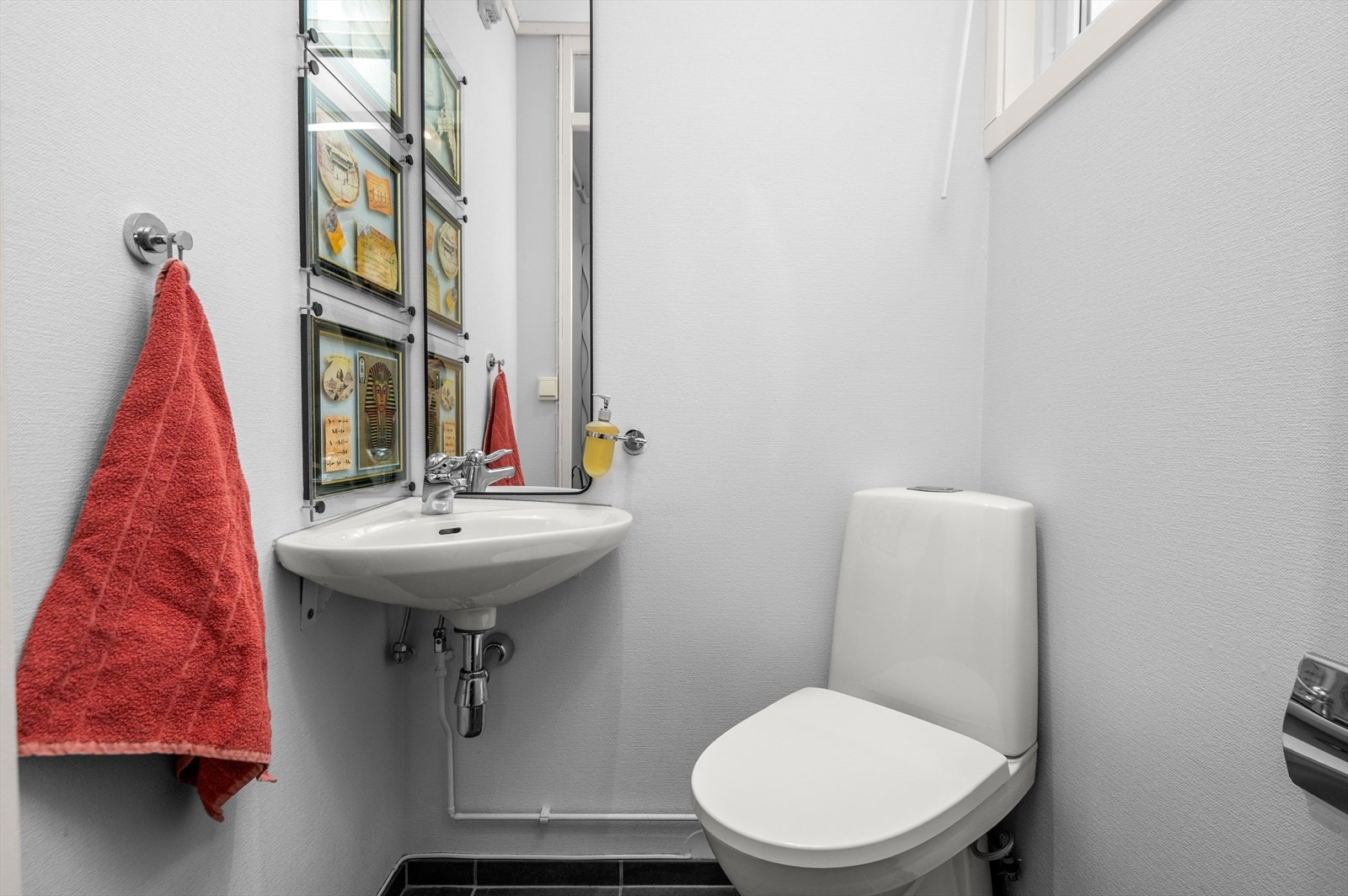 Praktisk separat toalettrom i 1. etasje. Galleribilde