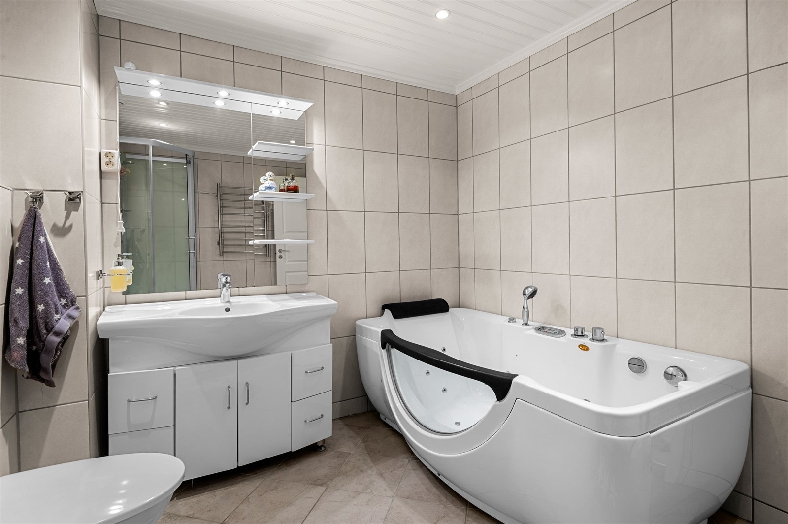 Badet ble helrenovert i 2008 og fremstår i bra stand. Galleribilde