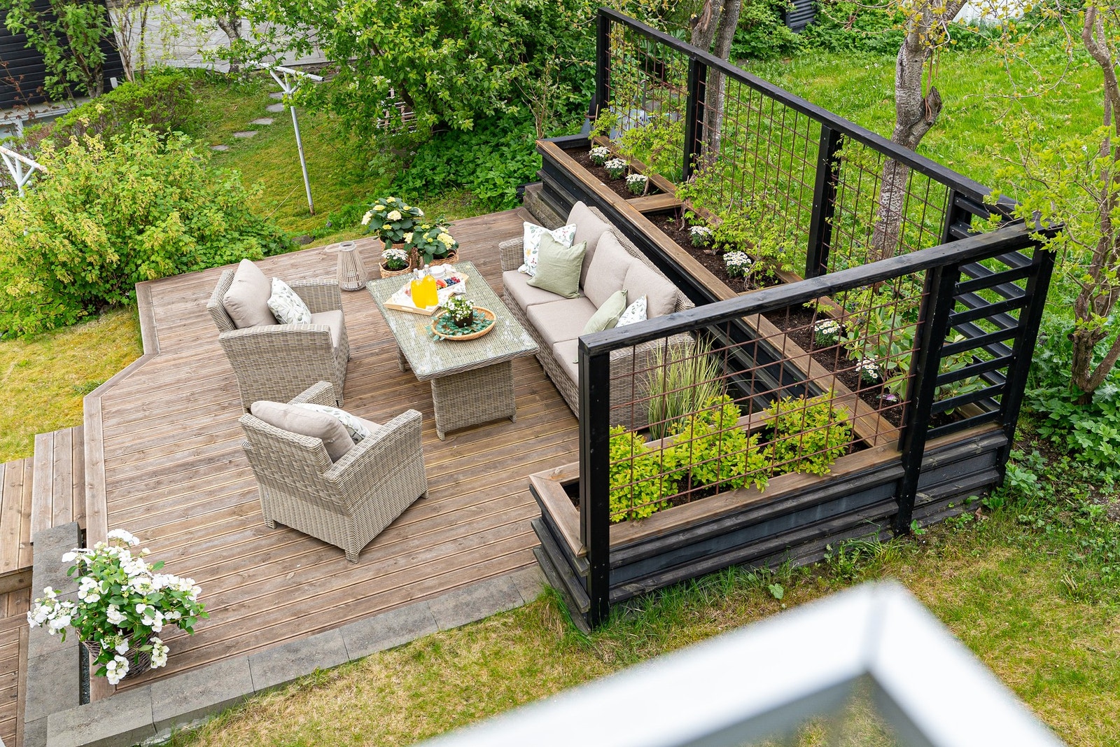 Her kan du invitere familie og venner til sene sommerkvelder med byens beste utsikt. Galleribilde