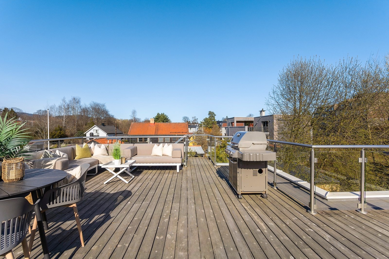 Stor og solrik takterrasse på ca 40 kvm Galleribilde