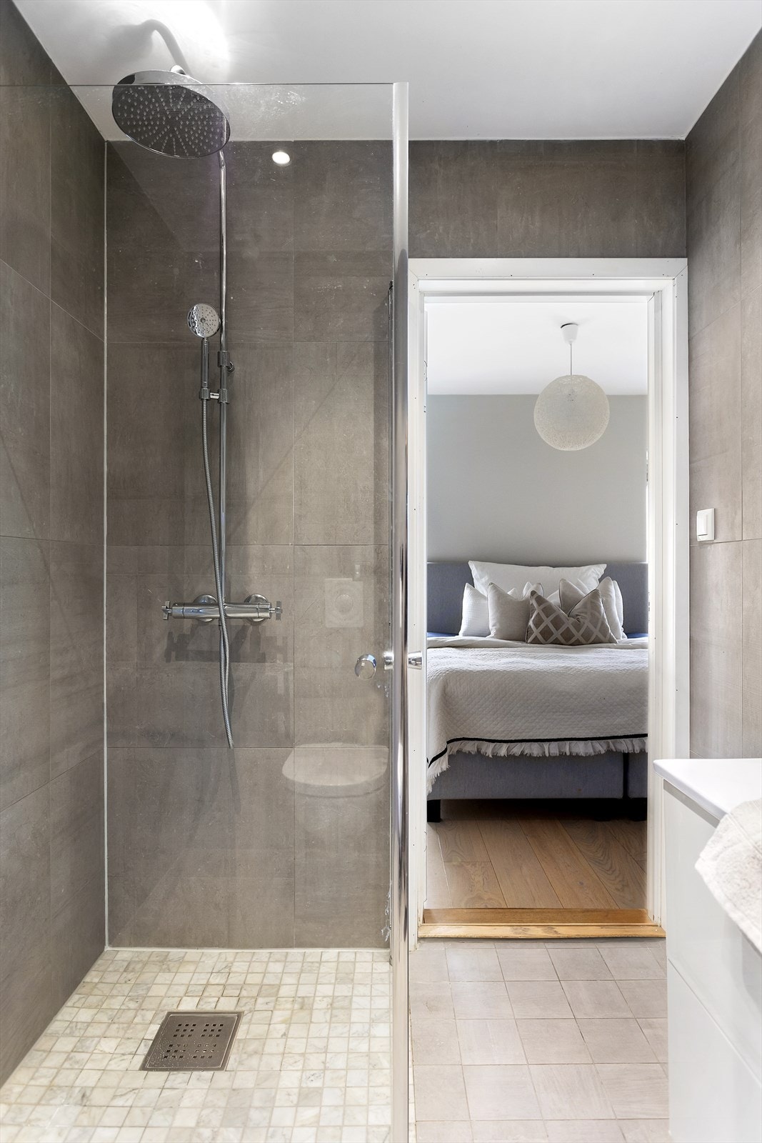 Bad med inngang fra soverommet Galleribilde