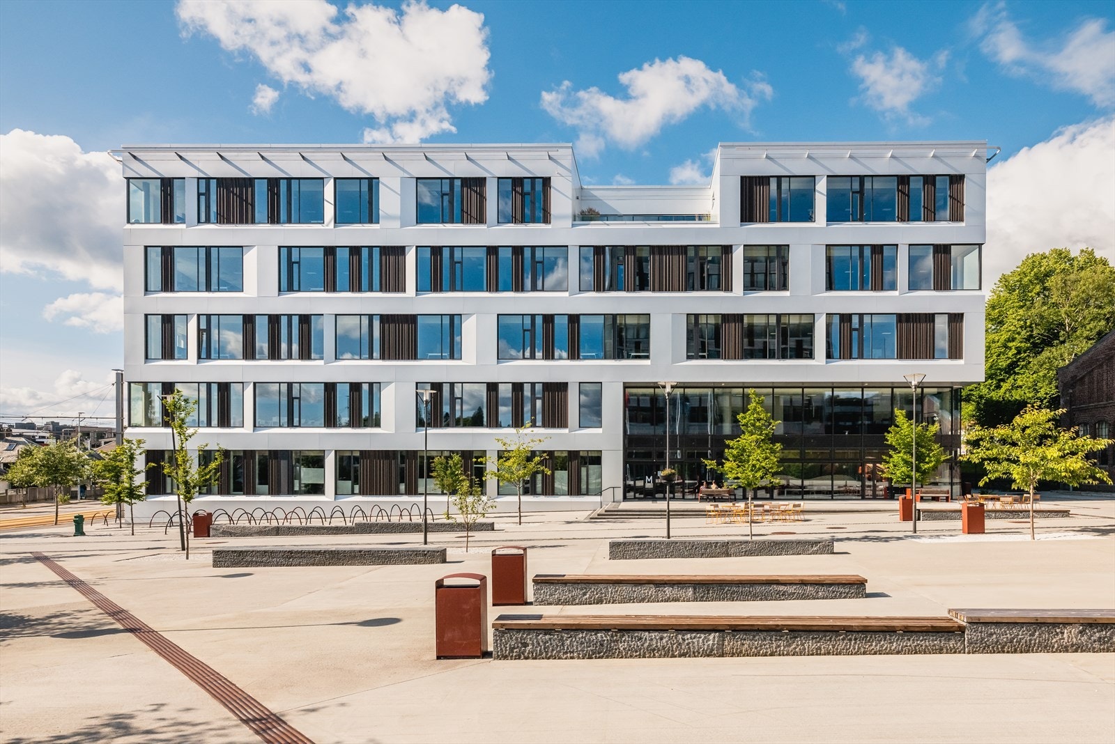 Gangavstand til HVL, og ellers enkel tilkomst til byens øvrige studieinstitusjoner. Galleribilde