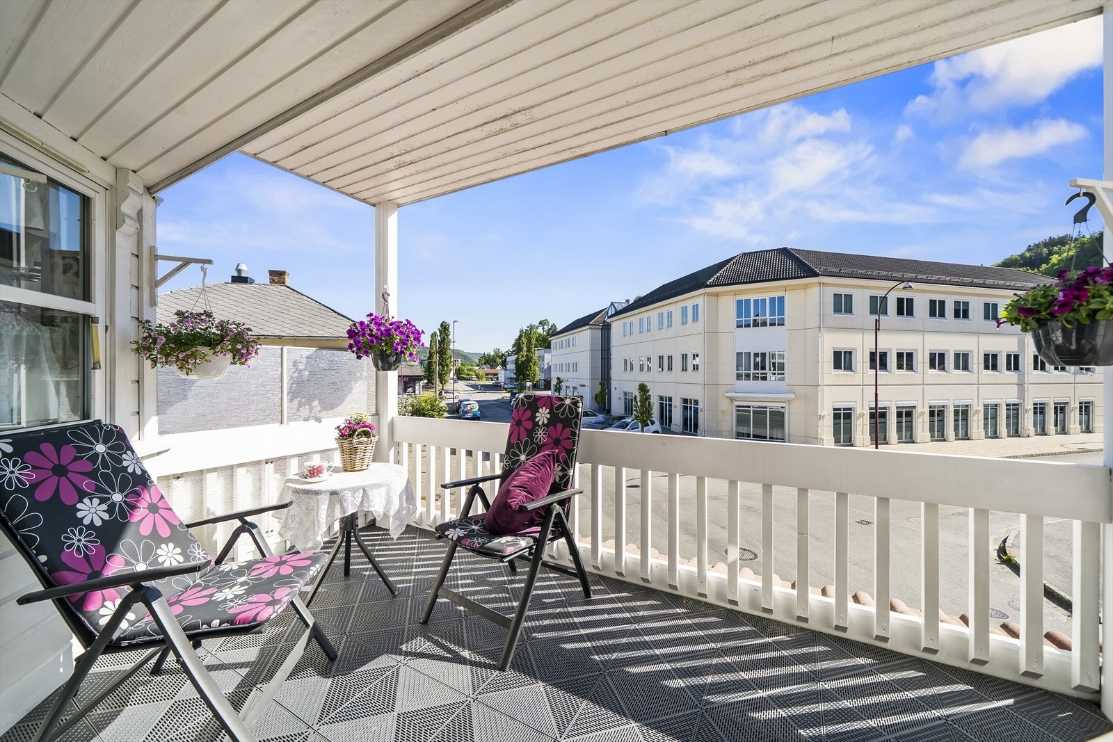 Stor terrasse med overbygg. Galleribilde