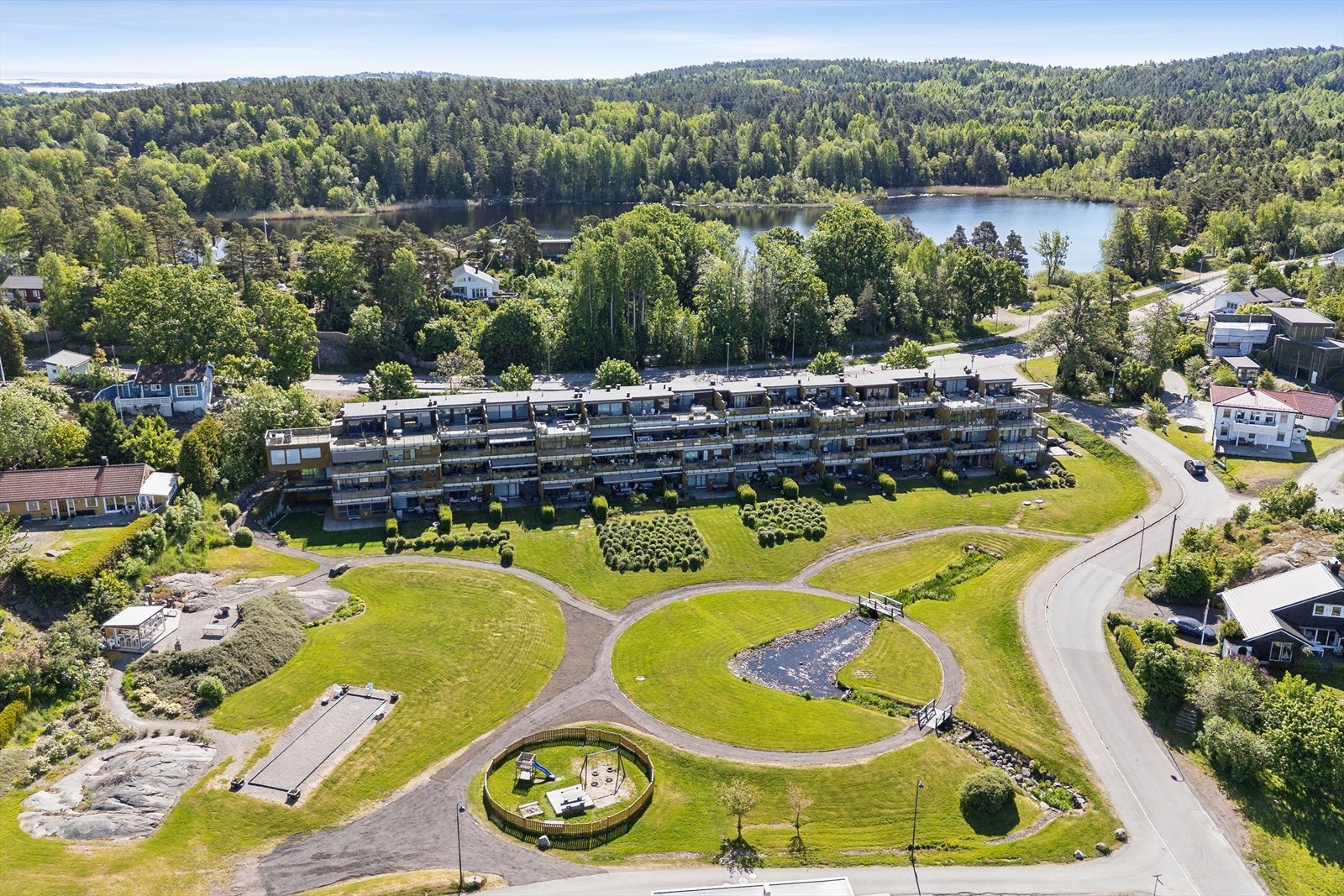 Pent opparbeidede fellesområder - grønne, rolige og godt vedlikeholdt Galleribilde