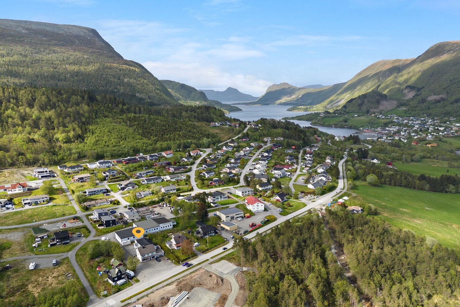 Oversiktsbilde over Vatnebygda Galleribilde