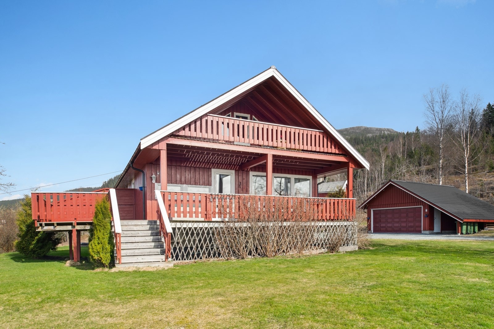 Flotte turterreng i området. Boligen ligger skjermet. Rolig og barnevennlig område. Galleribilde