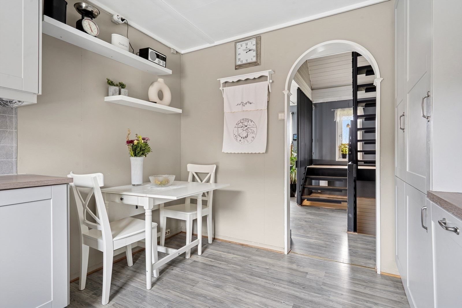 Plass til kjøkkenbord. Galleribilde