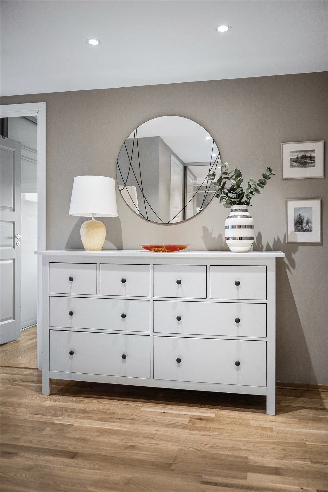 I gangen er det plass til kommode for ekstra oppbevaring. Galleribilde