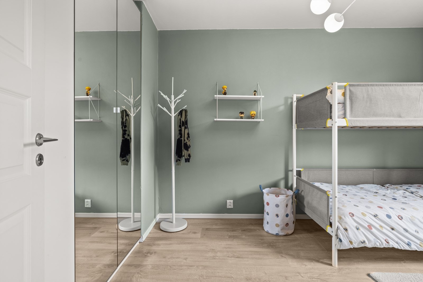 Soverom 2 med gode bruksmuligheter Galleribilde