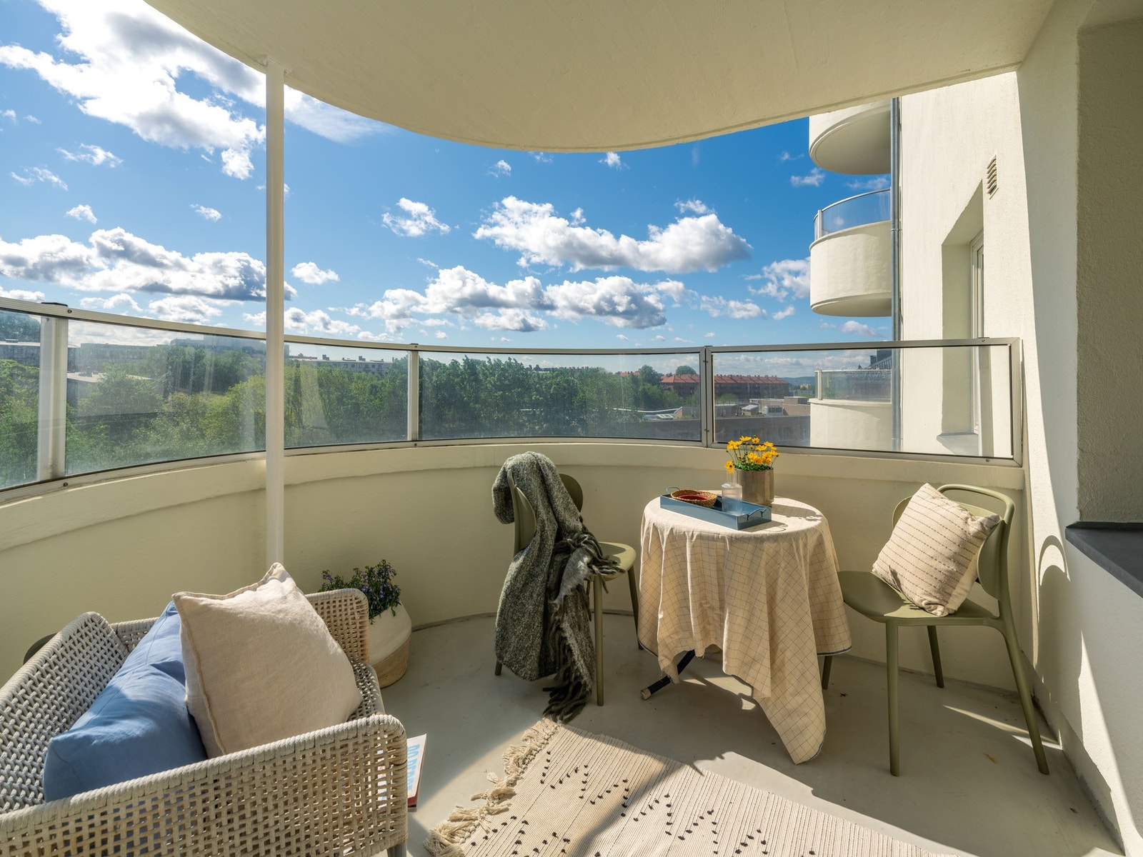 Dette ser du da fra den lune og store balkongen. Galleribilde