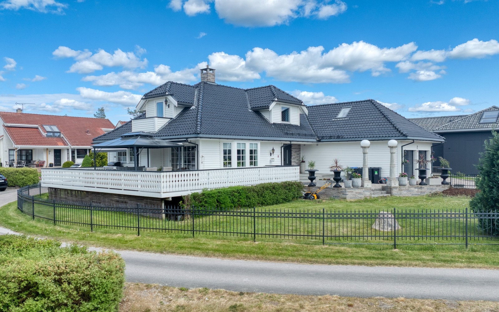 Dette er en elegant og innholdsrik villa i barnevennlige omgivelser på Moenfeltet, Begby Galleribilde