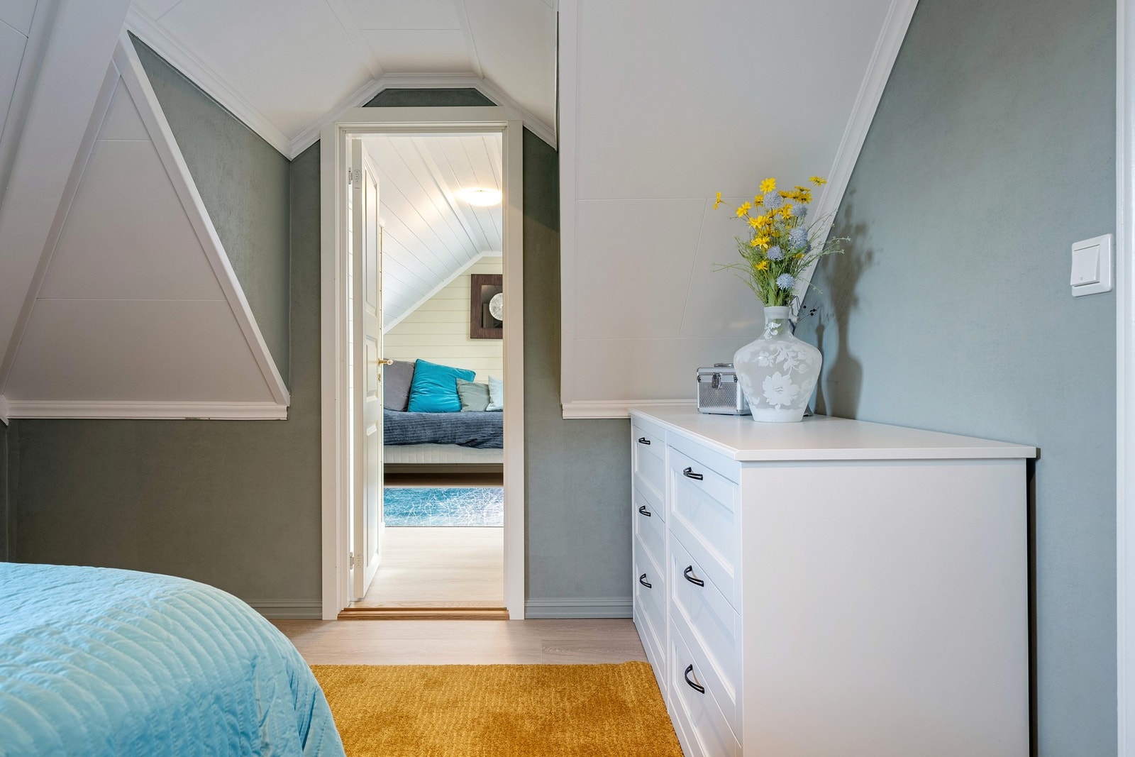 Fra soverom 3 er det adkomst til bod / rom benyttet som soverom. Galleribilde