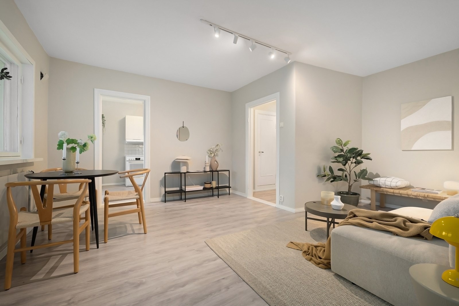 Varmtvann og fyring kommer fra eget bergvarmeanlegg. Da blir strømutgiftene lave. Galleribilde