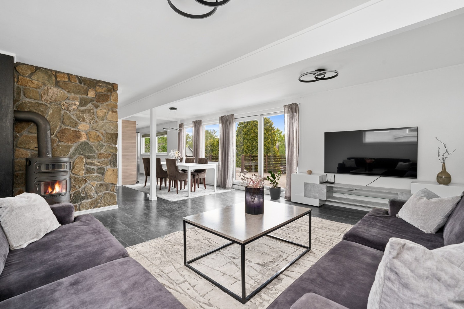 - Boligen har blitt pusset opp i senere og over tid | Fin planløsning over to etasjer - Galleribilde