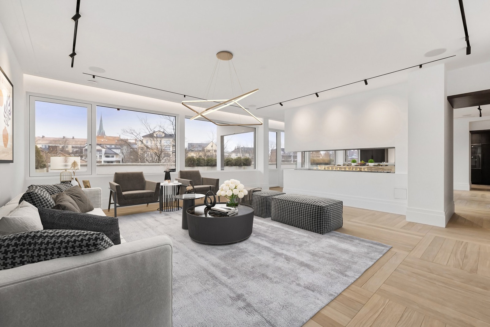 Biopeisen gir rommet et naturlig skille mellom stuen og spisestuen. Galleribilde