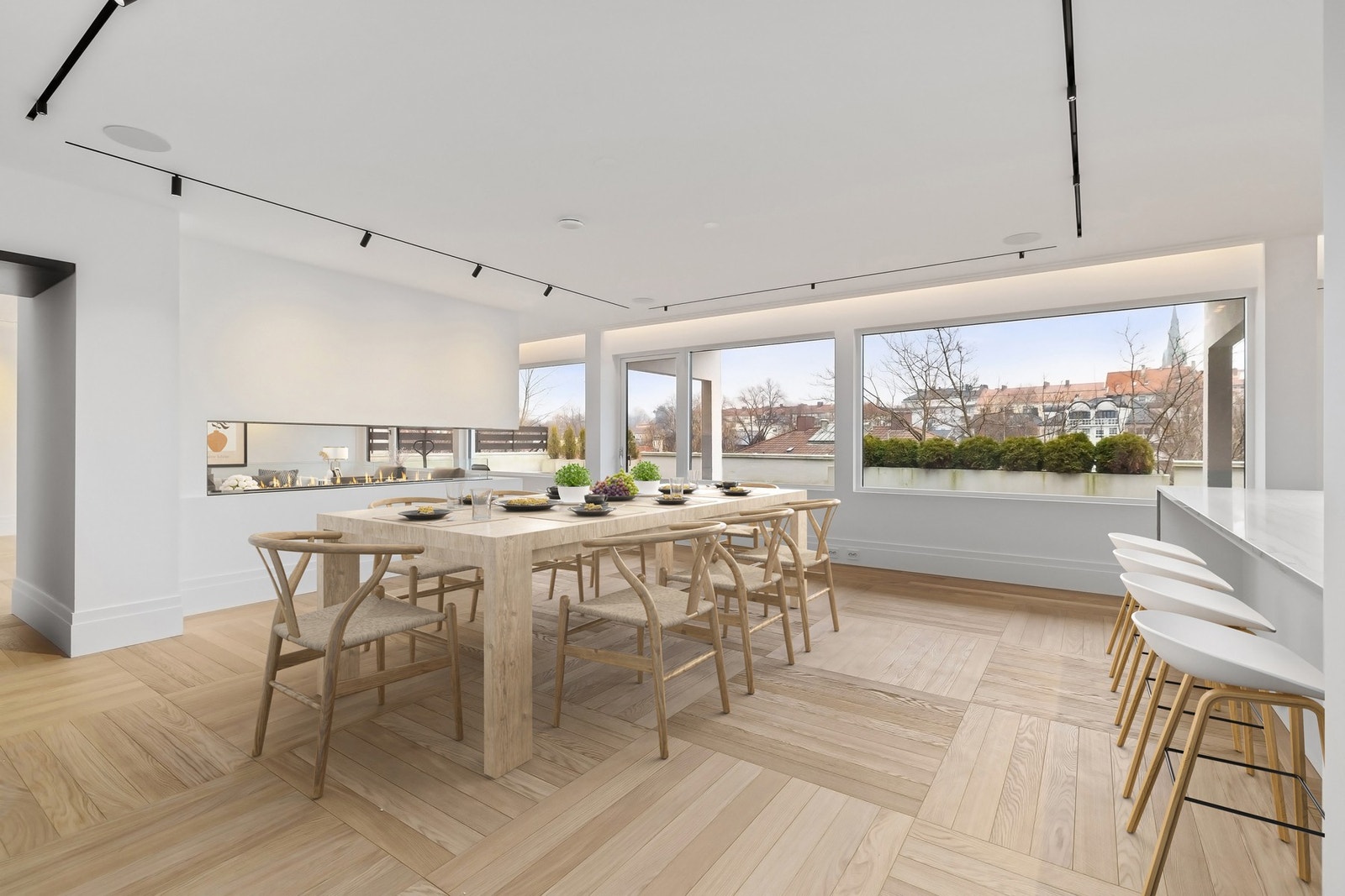 God plass til stor spisegruppe og en sosial kjøkkenøy med mulighet for barstoler. Galleribilde