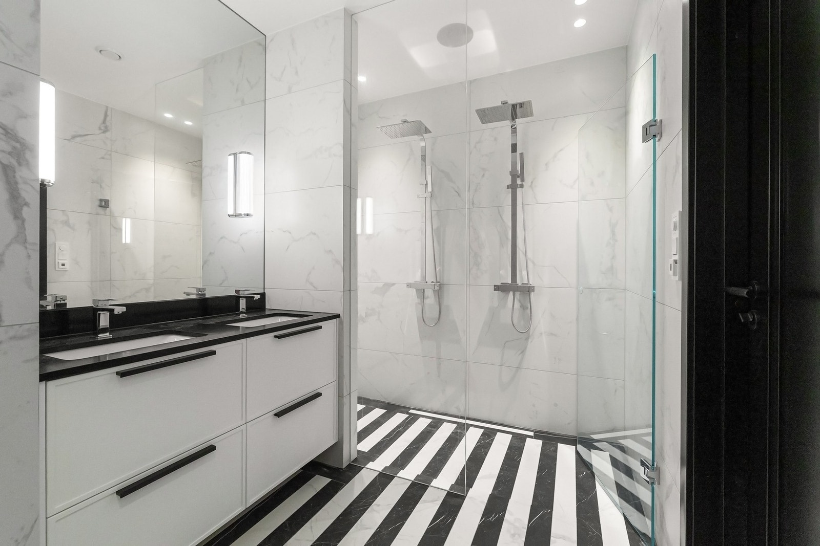 Bad tilknyttet masterstuite. Galleribilde