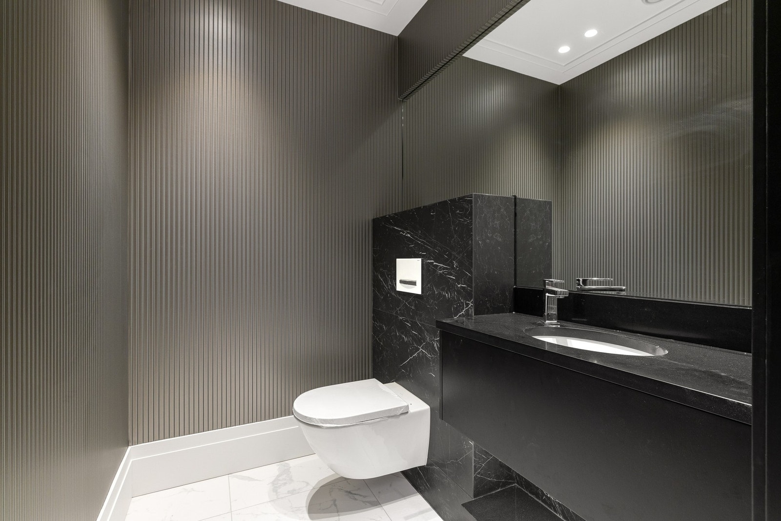 WC tilknyttet gangen. Galleribilde