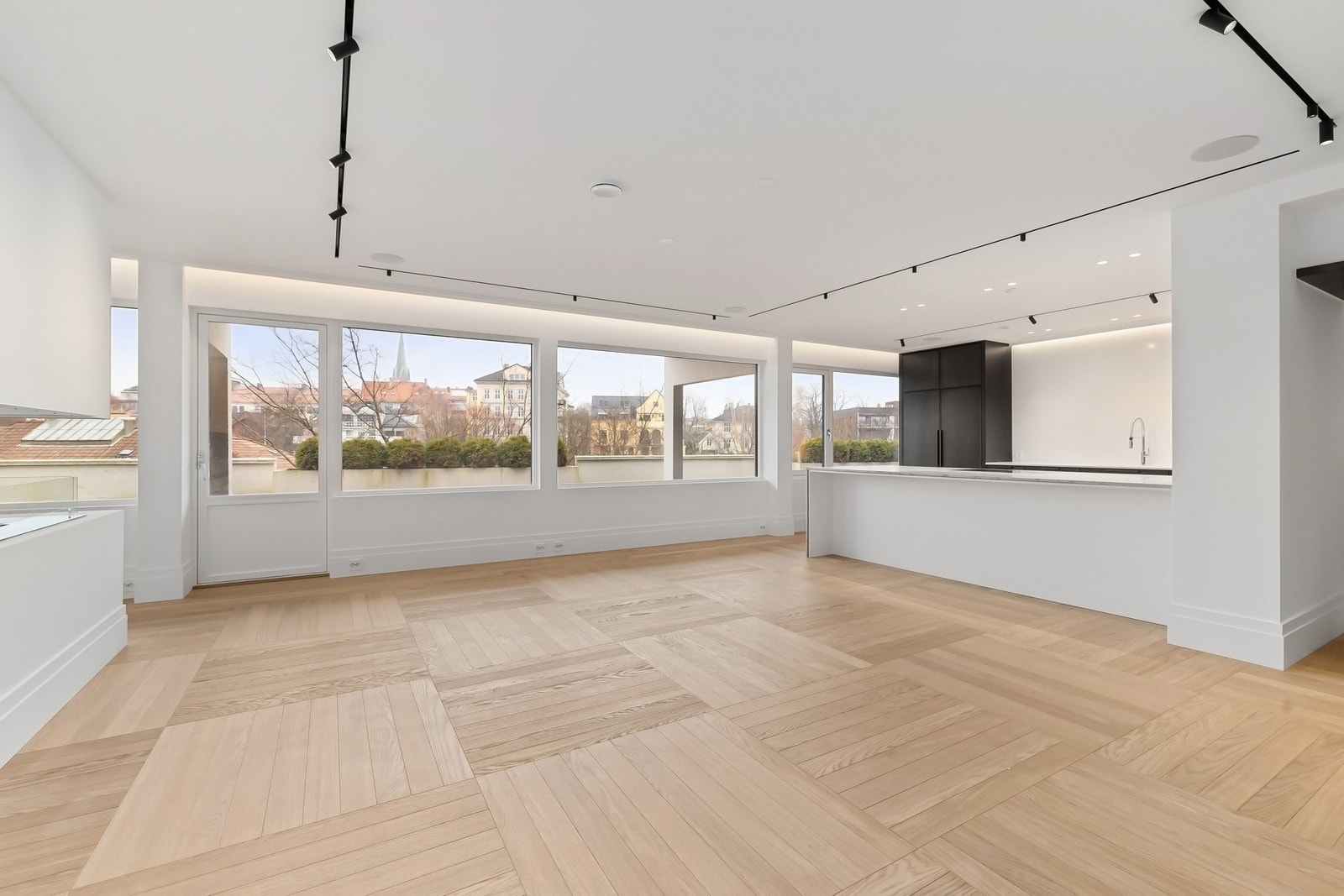 Leiligheten gir ingen følelse av å være en 1.etasje. Herlig utsikt. Galleribilde