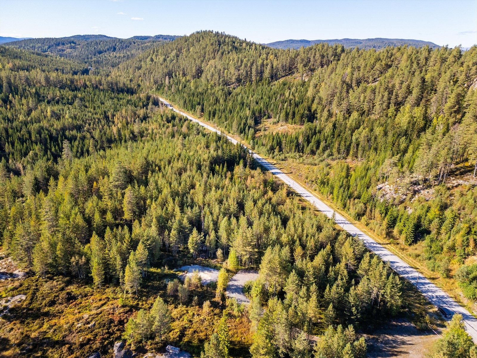 For et større utvalg av butikker og tjenester, er det kort kjøretur til Vikersund og Hønefoss. Galleribilde