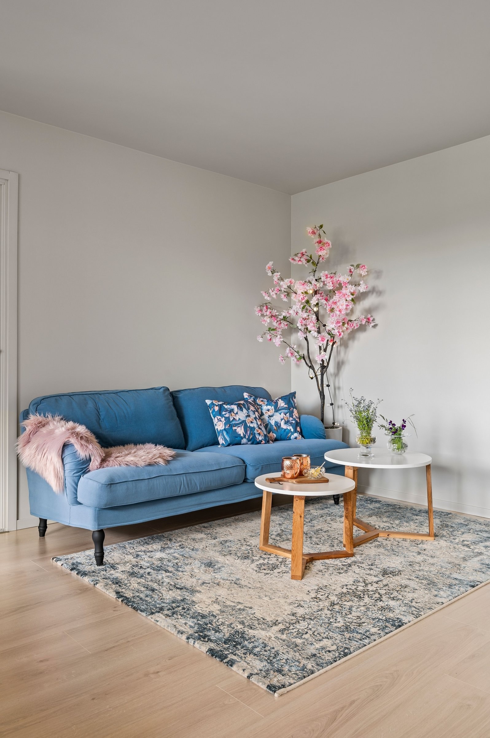 God plass til stor sofa Galleribilde