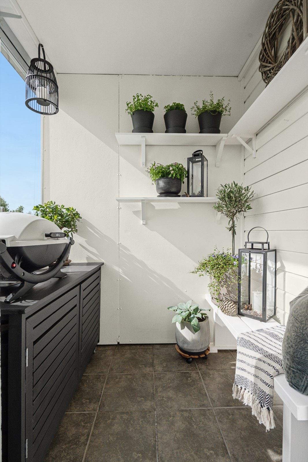 På balkongen kan det innredes med sofagruppe og grill. Galleribilde