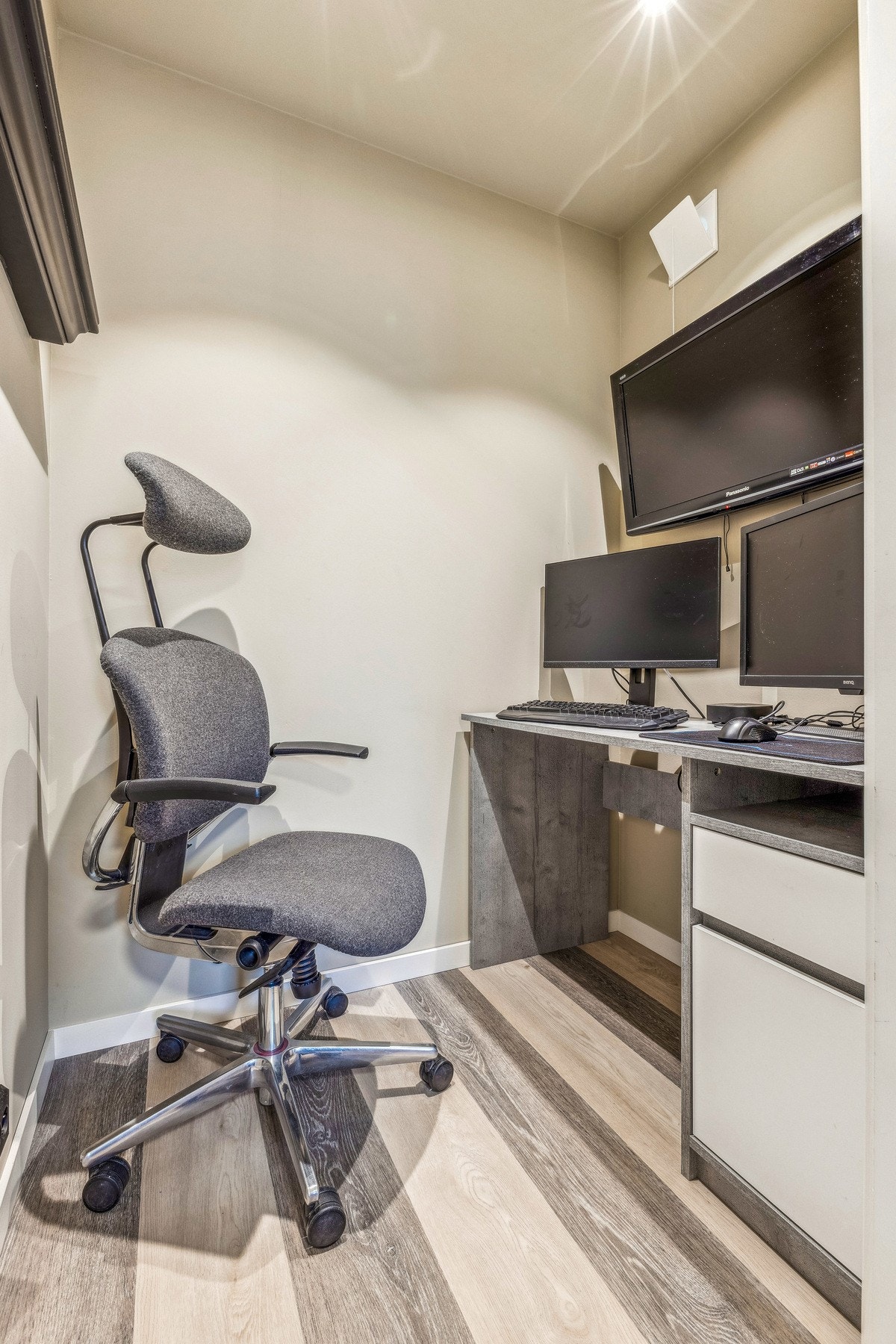 I gangen som forbinder alle soverommene finner du også dette lille kontoret. Galleribilde