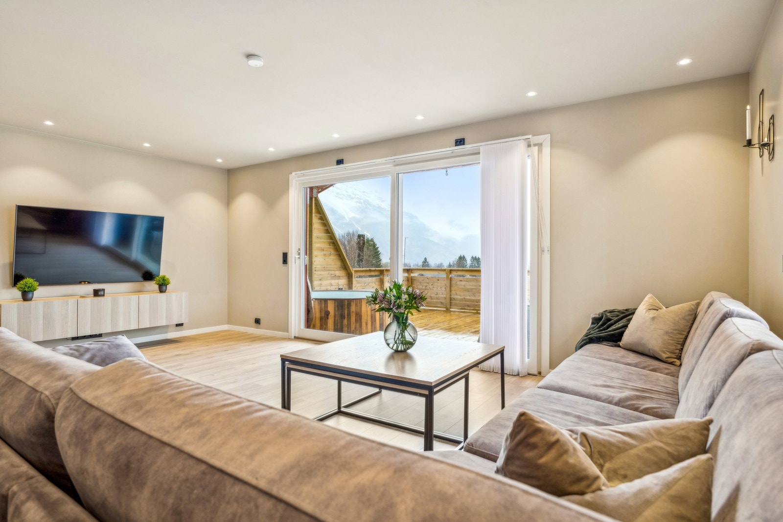 I 2023 ble alle vinduene i boligen byttet. Det reduserer varmetap og lyd. Galleribilde