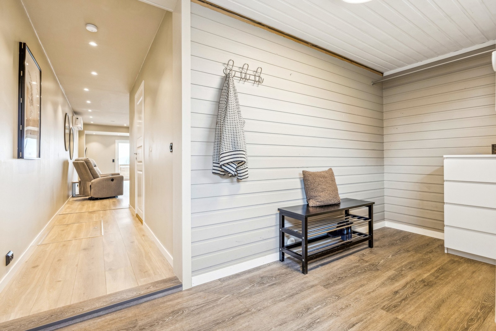 Yttergangen. Her er det plass til garderobeløsning om ønskelig. Galleribilde