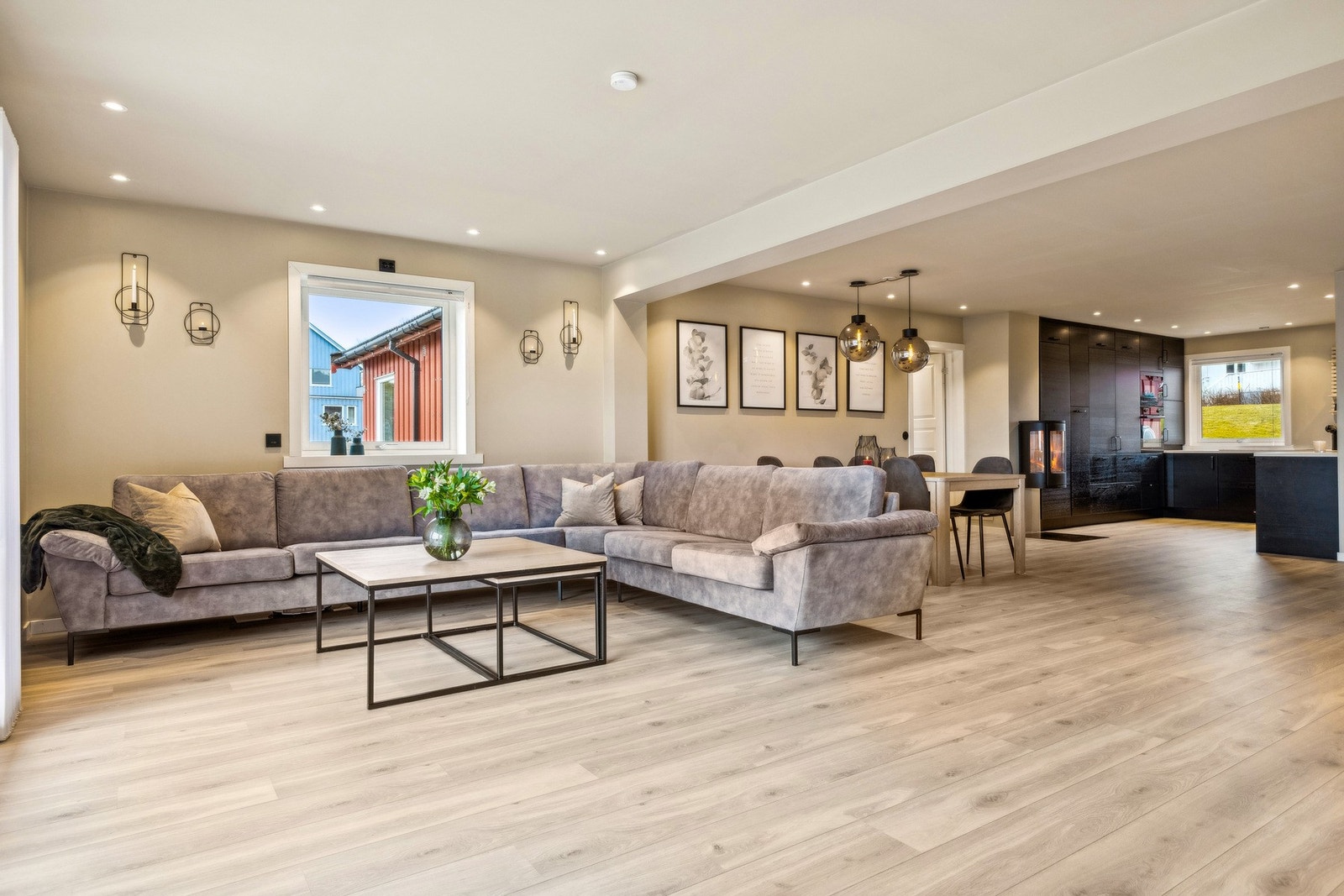 Velkommen til Skogsvegen 2D - en romslig og velholdt halvpart av tomannsbolig med alt på ett plan. Galleribilde