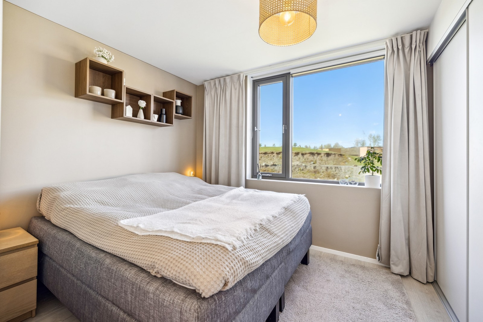 Hovedsoverommet er utstyrt med en praktisk skyvedørsgarderobe Galleribilde