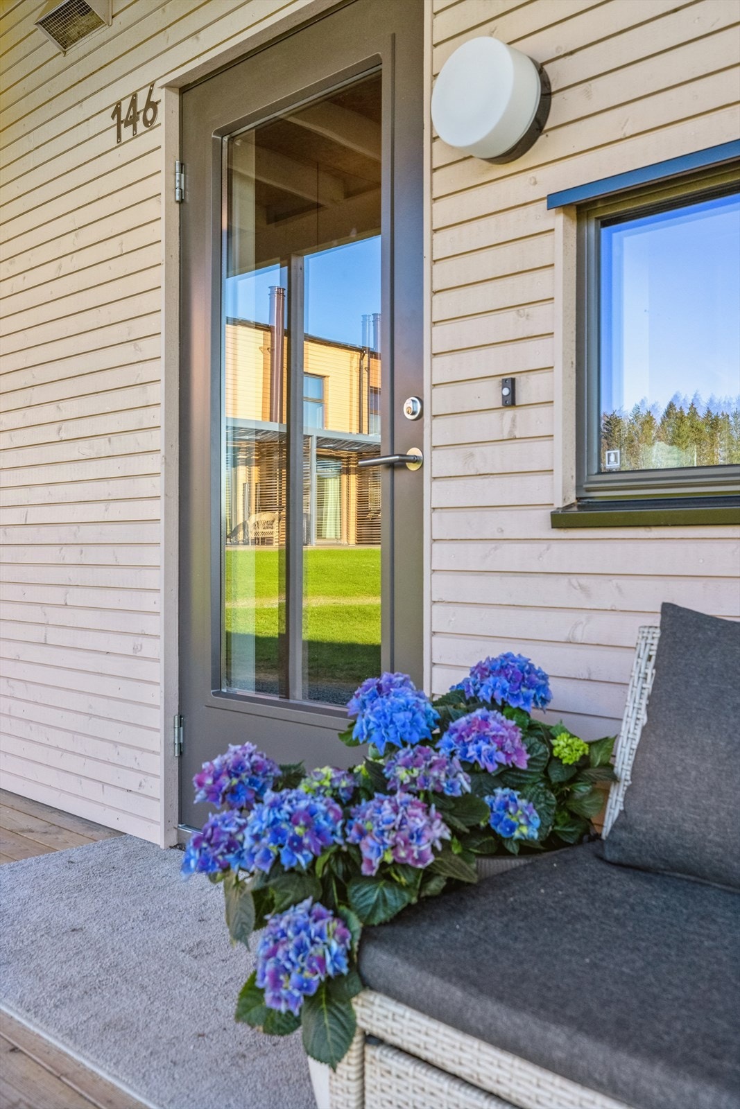 Et hyggelig inngangsparti ønsker velkommen inn Galleribilde