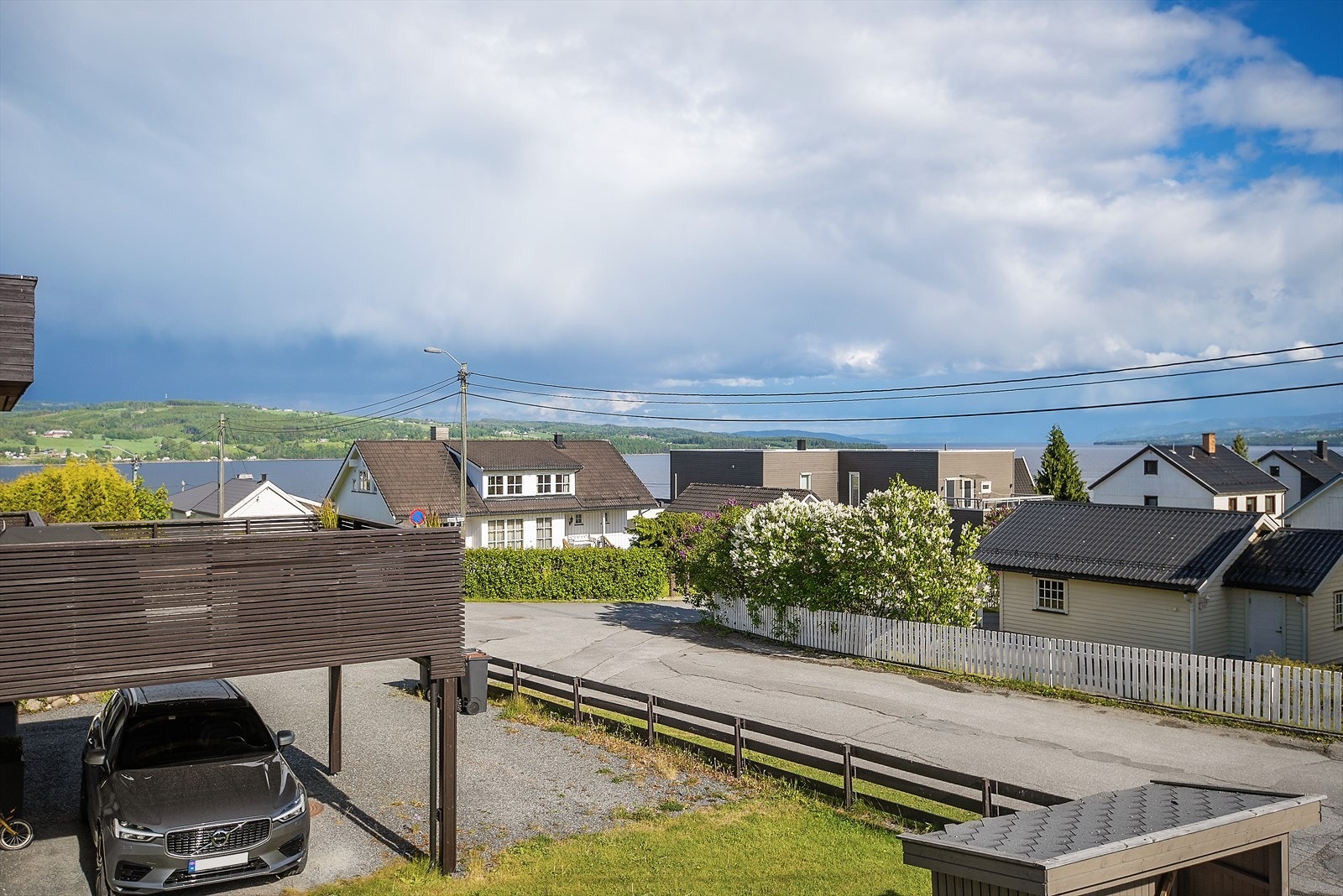 Mjøsutsikt fra verandaen. Galleribilde