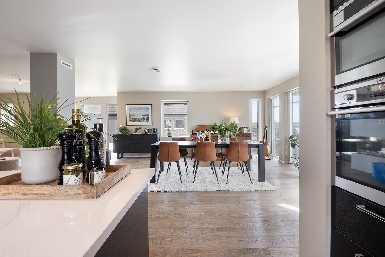 Åpen løsning mot spisestuen. Galleribilde