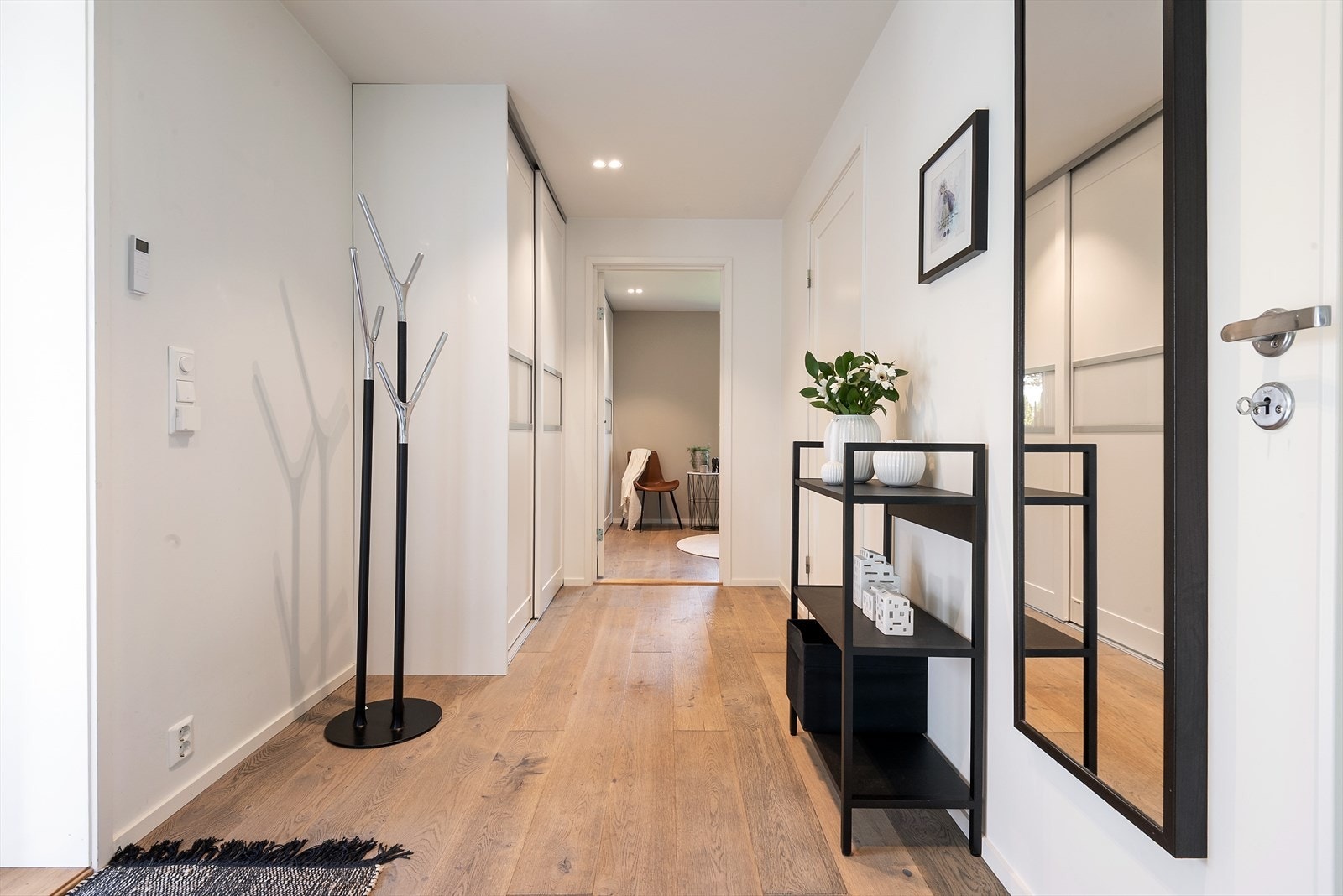 Gang med garderobeløsning. Galleribilde