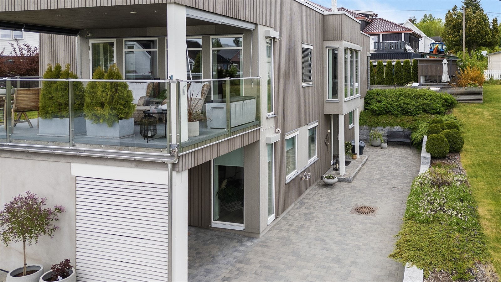 Pent opparbeidet uteområde. Galleribilde