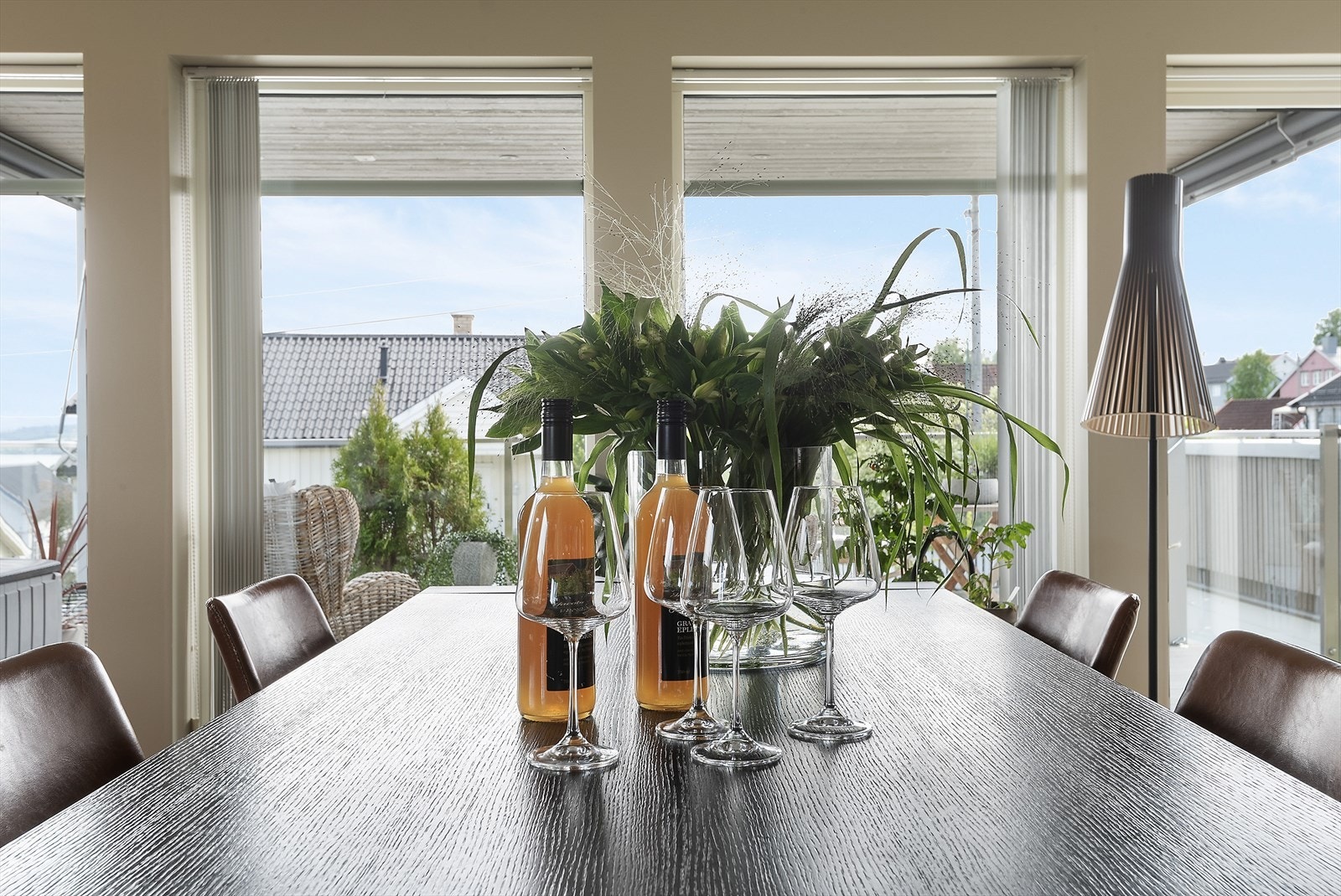 Hyggelig utsyn mot Mjøsa fra spisestuen. Galleribilde