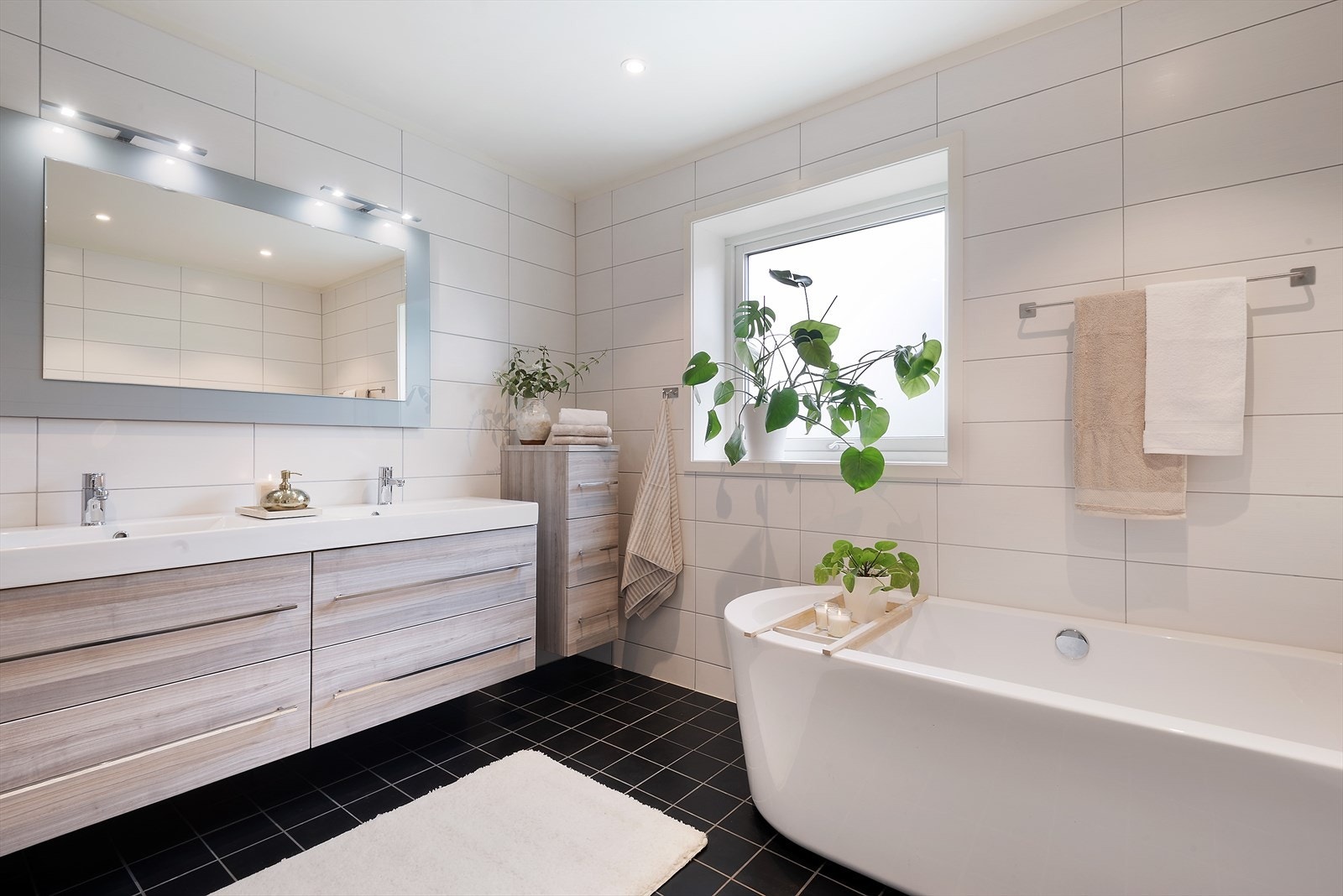 Bad i underetasje. Galleribilde