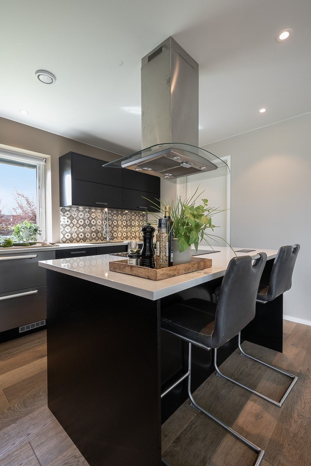 Mens man venter på middagen. Galleribilde