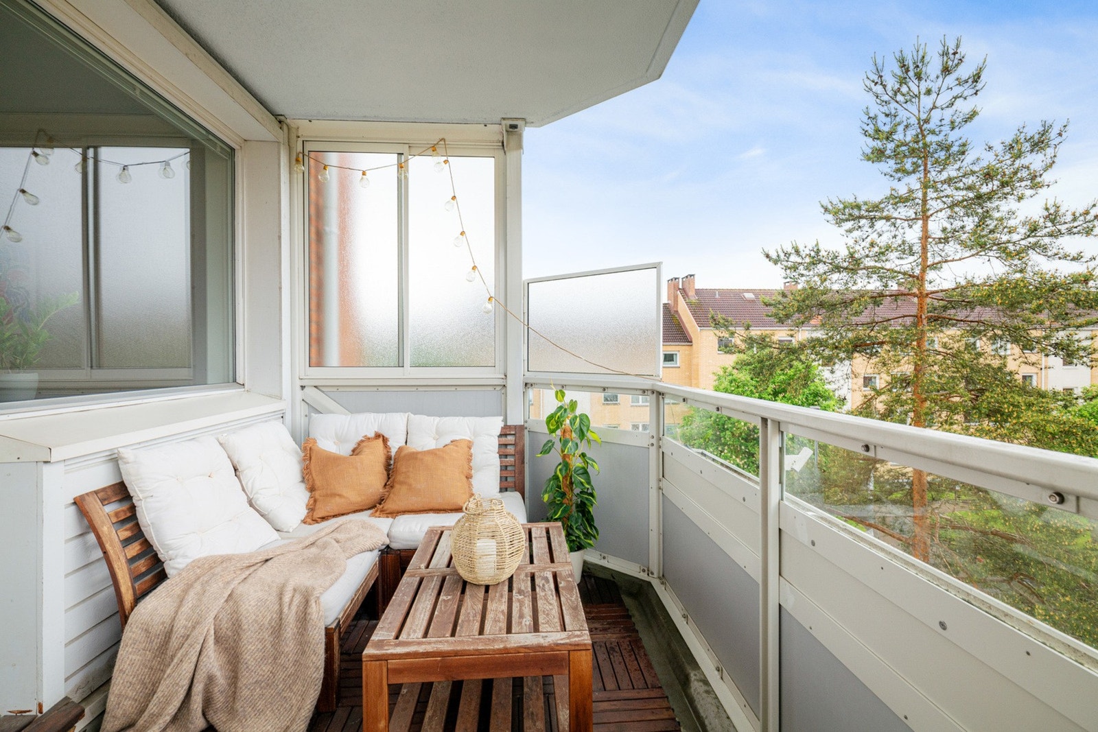 Vestvendt balkong på ca. 7 m² med deilig ettermiddags- og kveldssol. Galleribilde