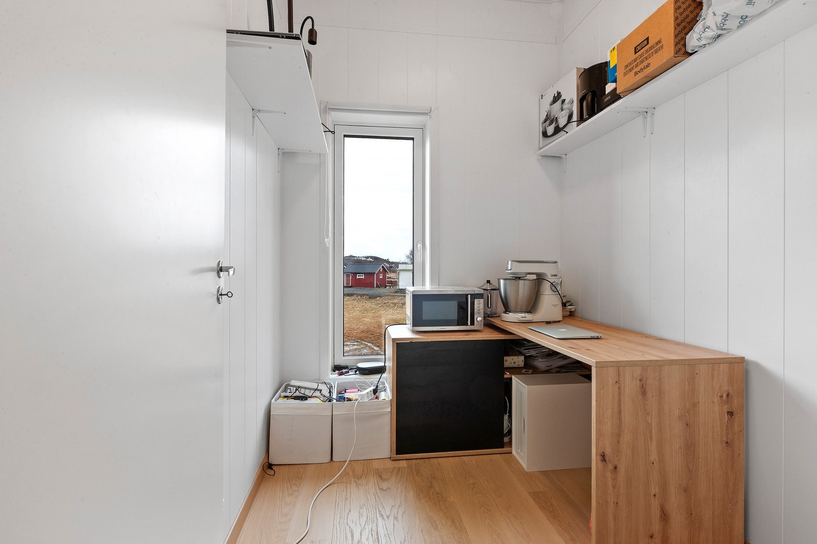 Romslig bod. Galleribilde