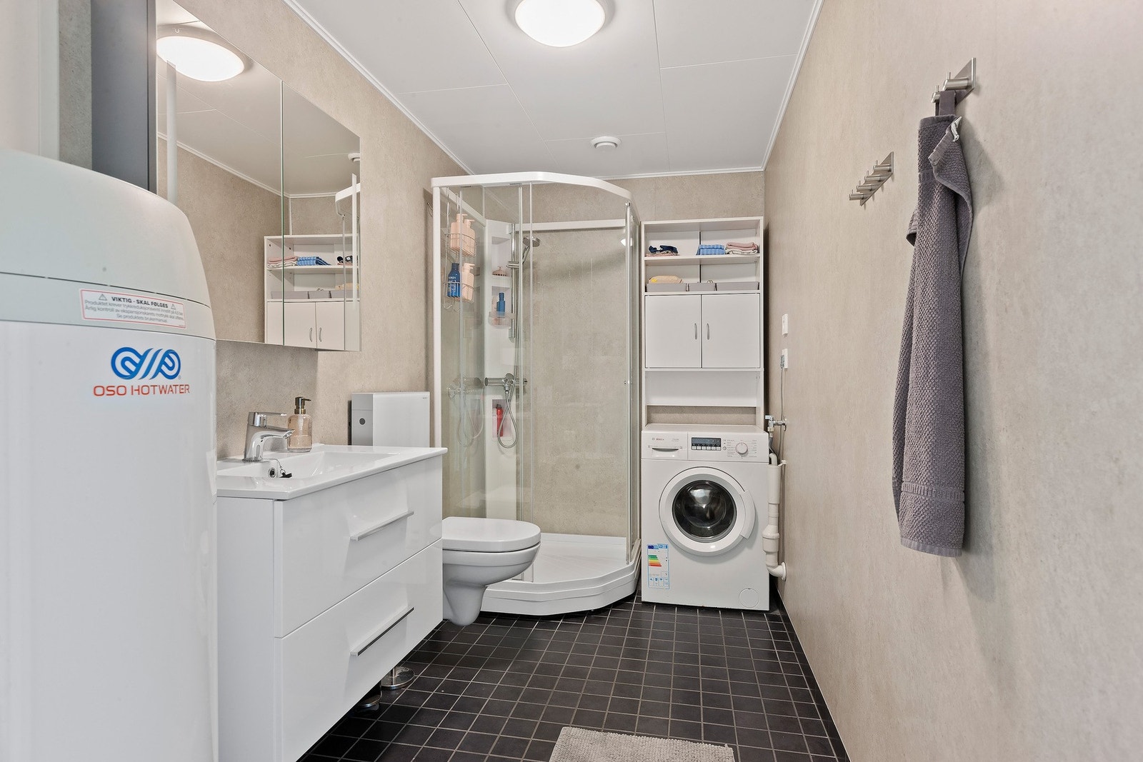 Bad/vaskerom med behagelig varme i gulv. Galleribilde