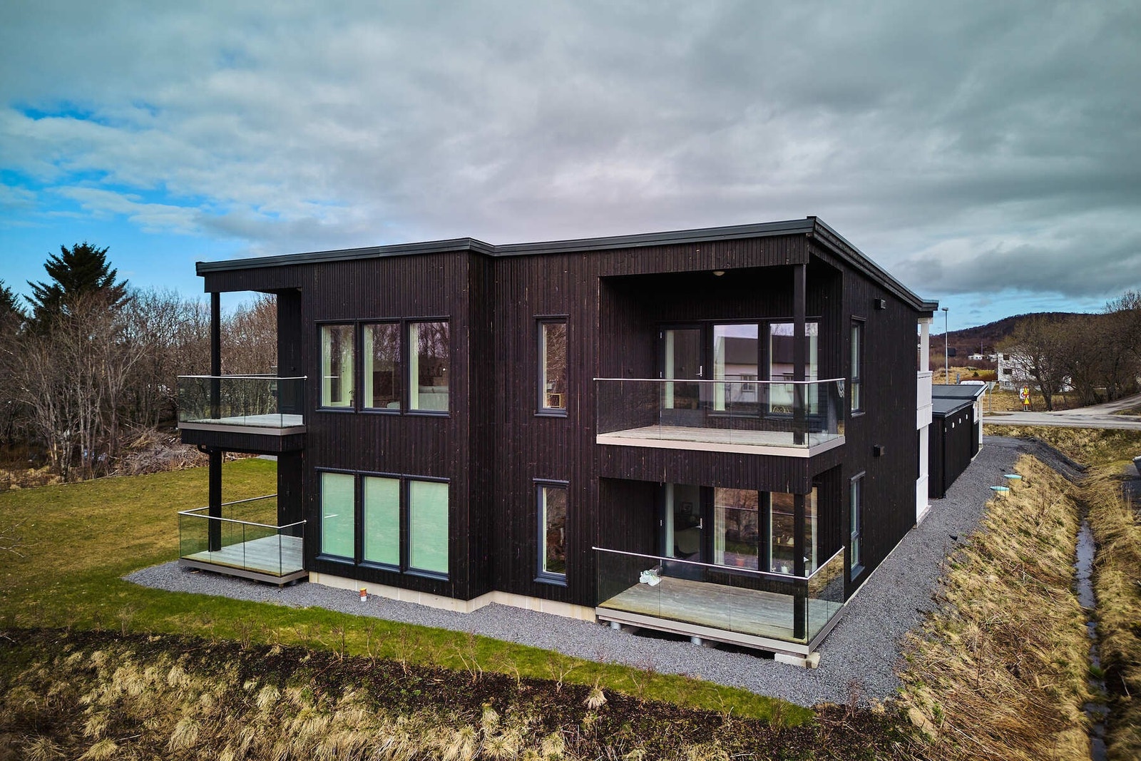 Ny leilighet i 2.etg. med fin utsikt beliggende Steine. Galleribilde