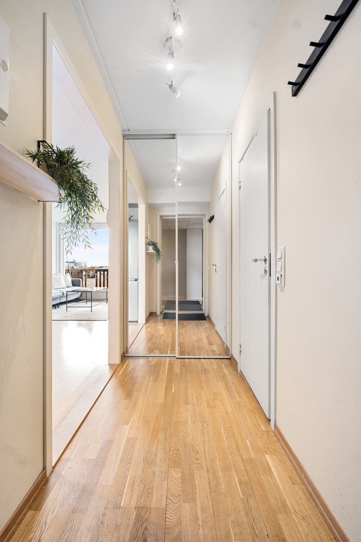 Entreen er lys og innbydende praktisk utforming. Galleribilde