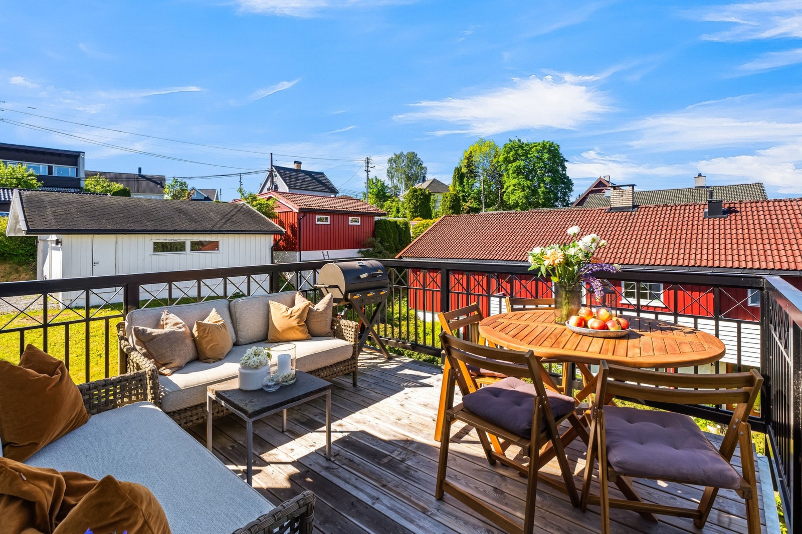 Trafikkstille og solrikt. Galleribilde