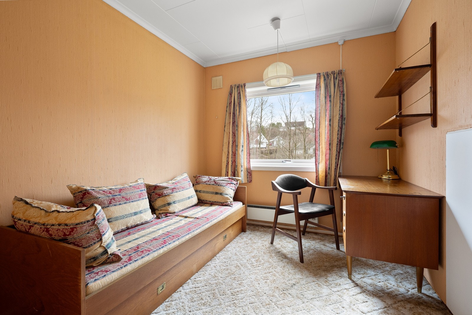 Rommene har god plass til seng, skrivebord og garderobeskap. Galleribilde